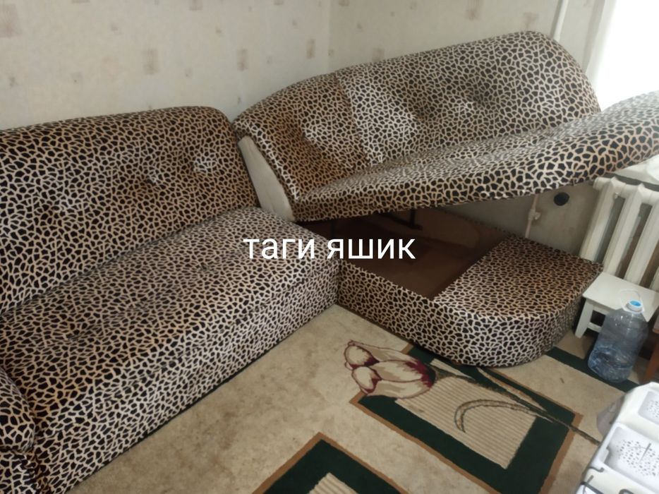 Мягкий уголок с столом