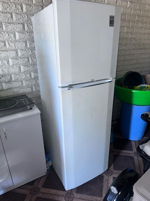 Холодильник LG продаётся
