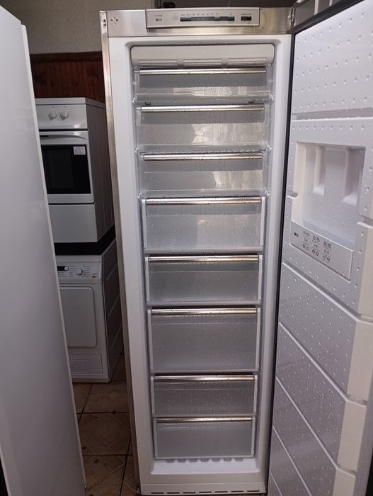 Вертикален иноксов фризер  Siemens с 8 чекмеджета 2 години гаранция!