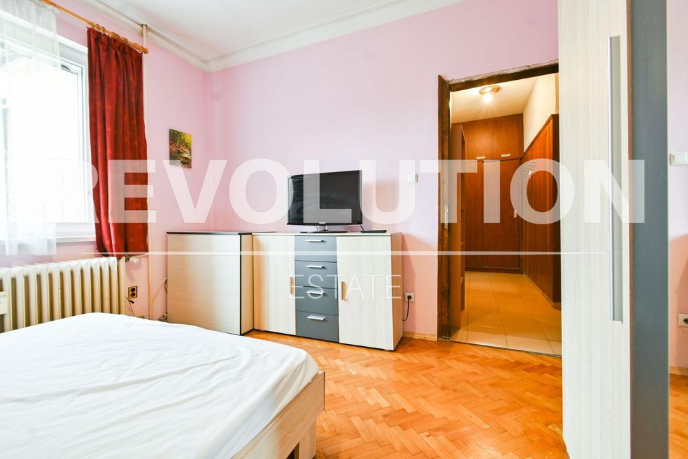 Дава се под наем Тристаен апартамент в София, Център - 85 кв.м за 766 € - Снимка #7