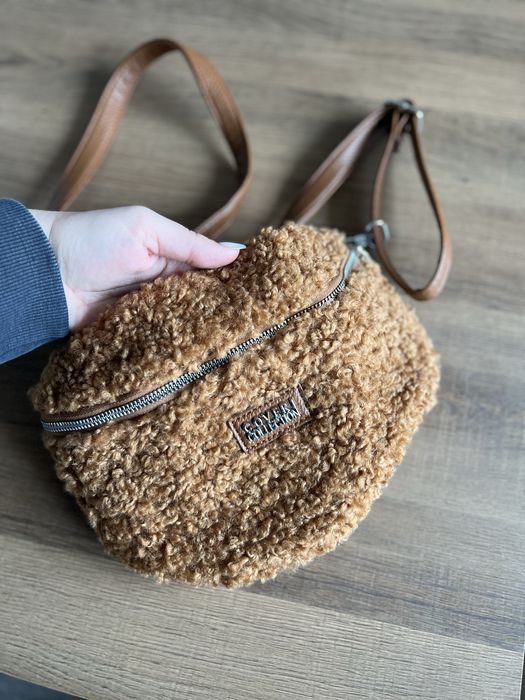 Чанта тип банан от плюш