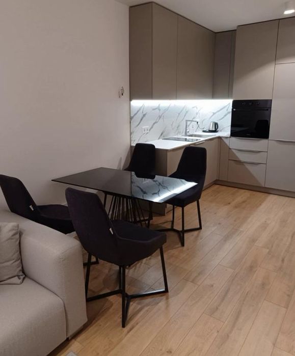 Дава се под наем Тристаен апартамент в Пловдив, Коматевски възел - 95 кв.м за 700 € - Снимка #2