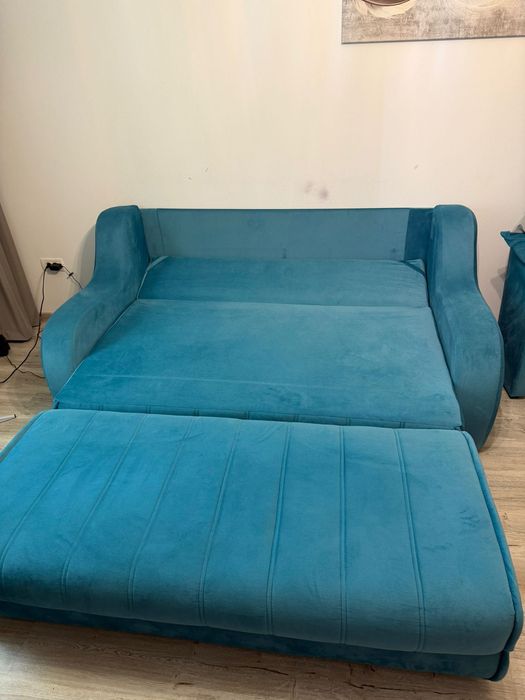 Set living complet: canapea extensibilă + 2 fotolii + taburet, stare ca nouă