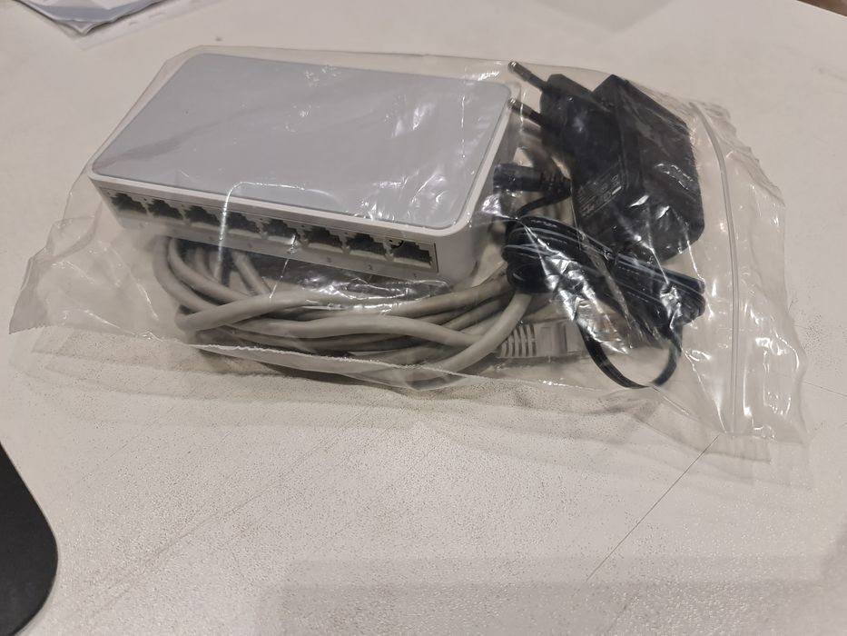 Коммутатор 8 портов.