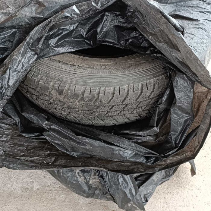 Продам резину 215/70R16