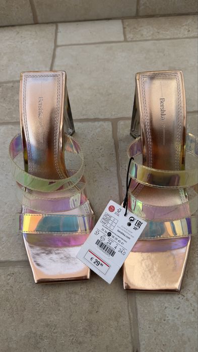 Vand sanda cu toc noi 37 bershka