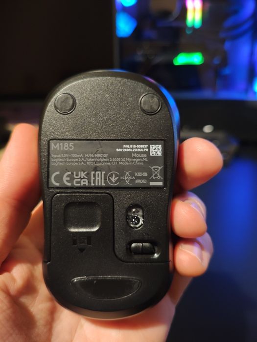 Logitech M185 безжична офис мишка като нова