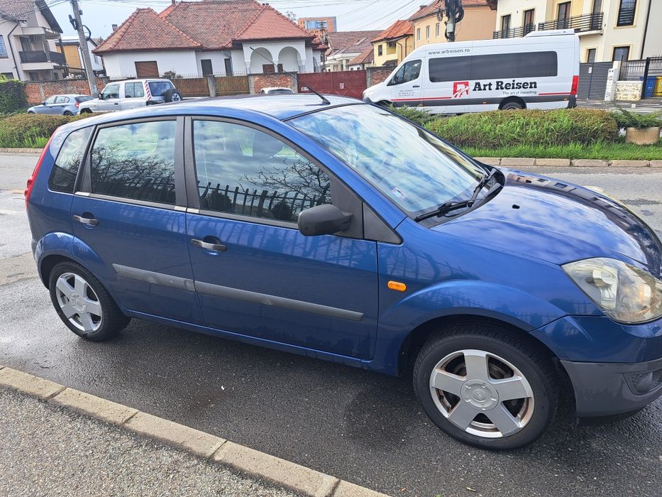 Vând Ford Fiesta