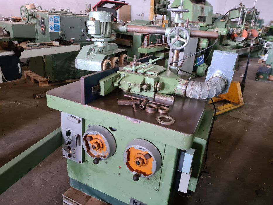 Фреза с подавател и наклон на шпиндела,