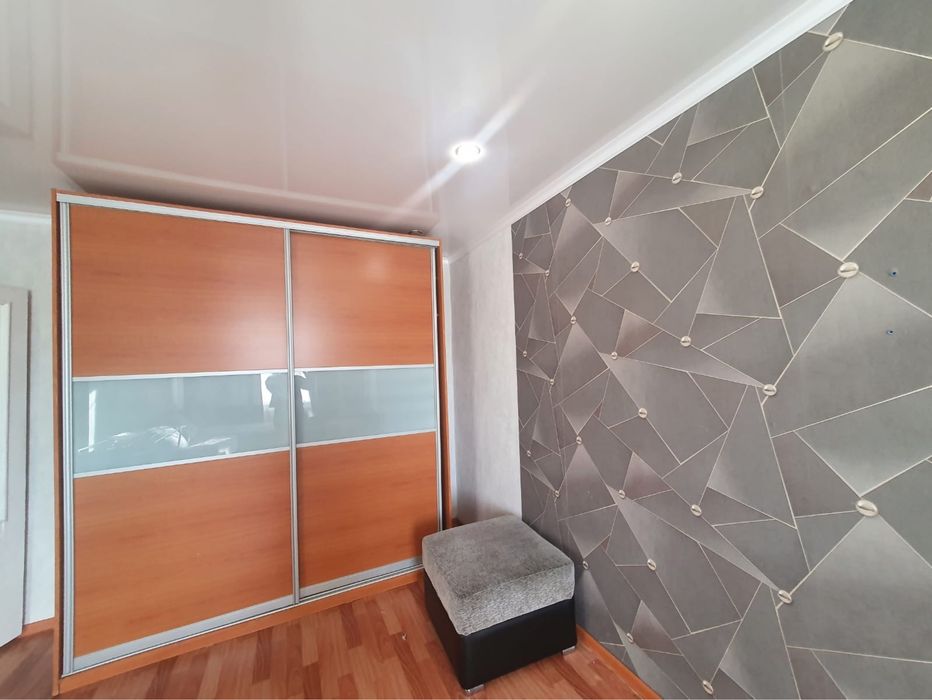 Продам диван, кресло и пуф