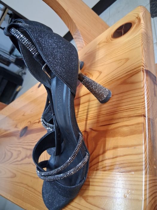 Продавам сандали