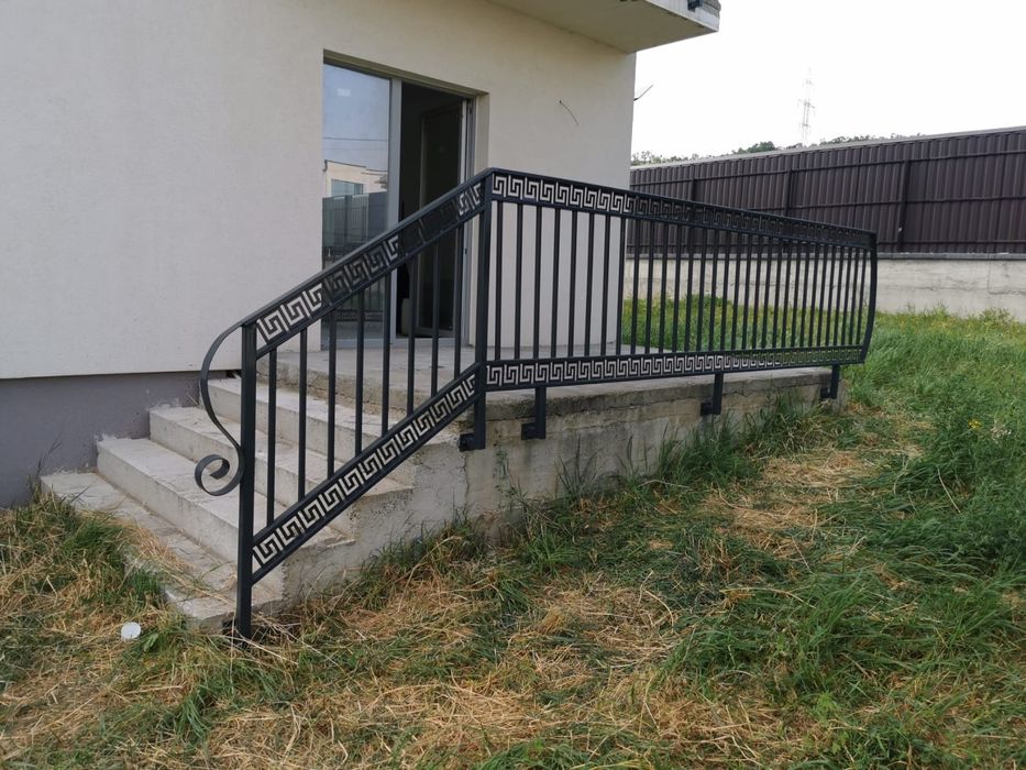 Executăm balustrade din fier forjat.