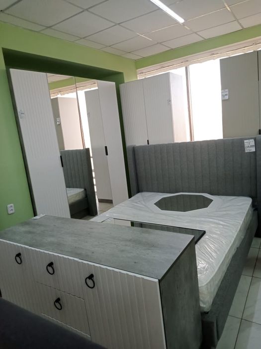 Продаётся спальный гарнитур.