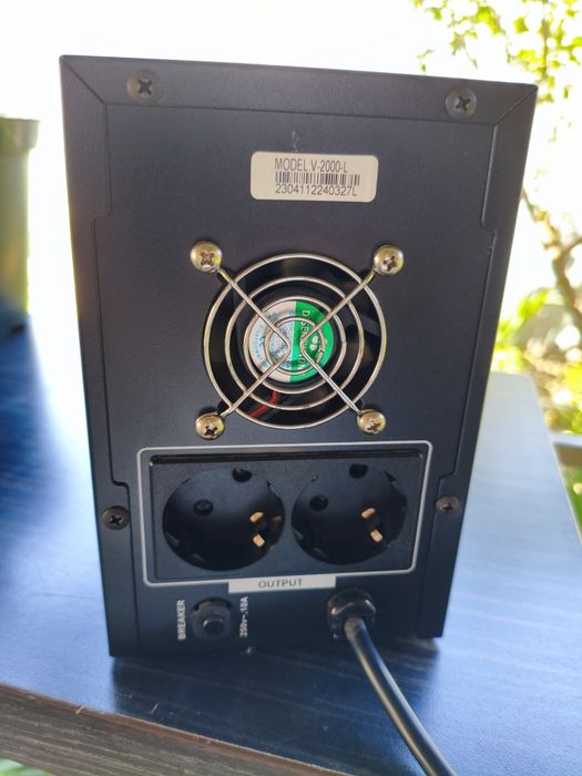 Ups SVC V-2000-L со стабилизатором.