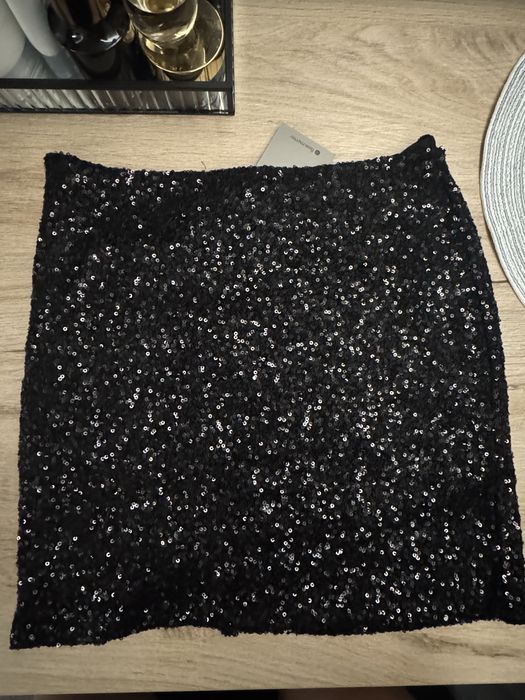 Ефектна къса пола с етикет