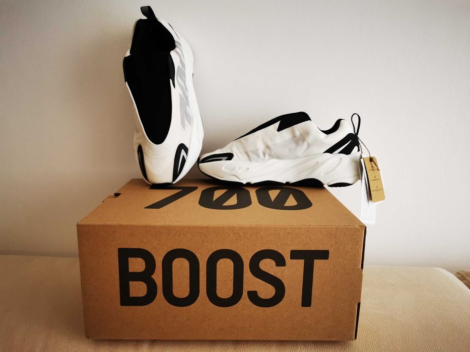 Adidasi ADIDAS YZY 700 MNVN 38 2/3