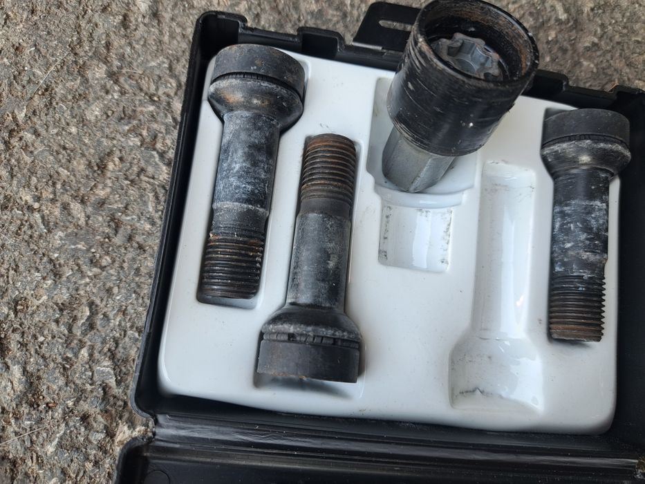 Секретни болтове за Мерцедес ML GL E C S CLS GLE GLS G class