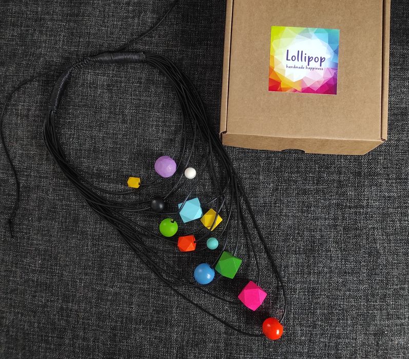 Ефектно цветно колие с подарък обеци