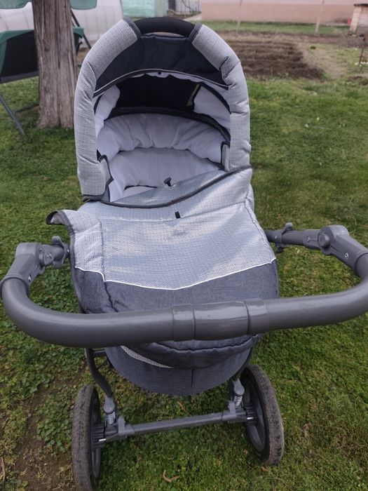 Комбинирана бебешка количка
