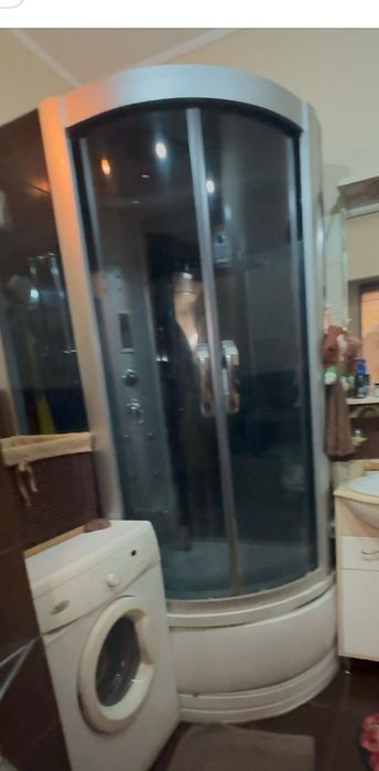 Душевая кабинка.