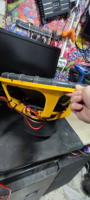 Vand subwoofer auto 12 inch helix si db distribuitor cabluri