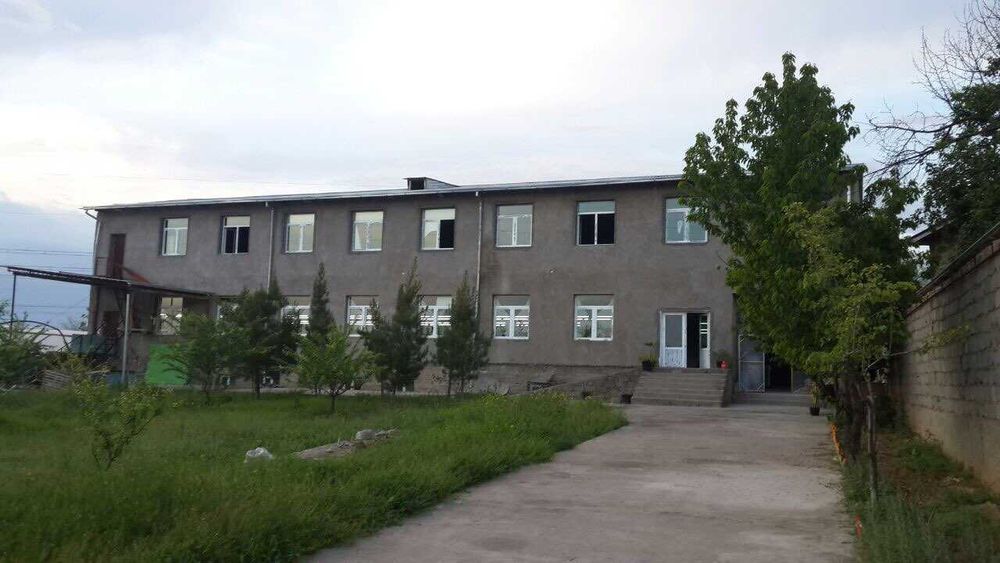 Продаётся объект 20 соток, с двумя этажами и подвалом(1050 Км.м )