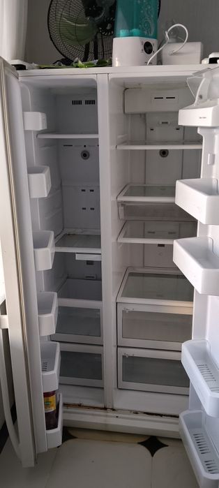 Двухдверный холодильник морозильник