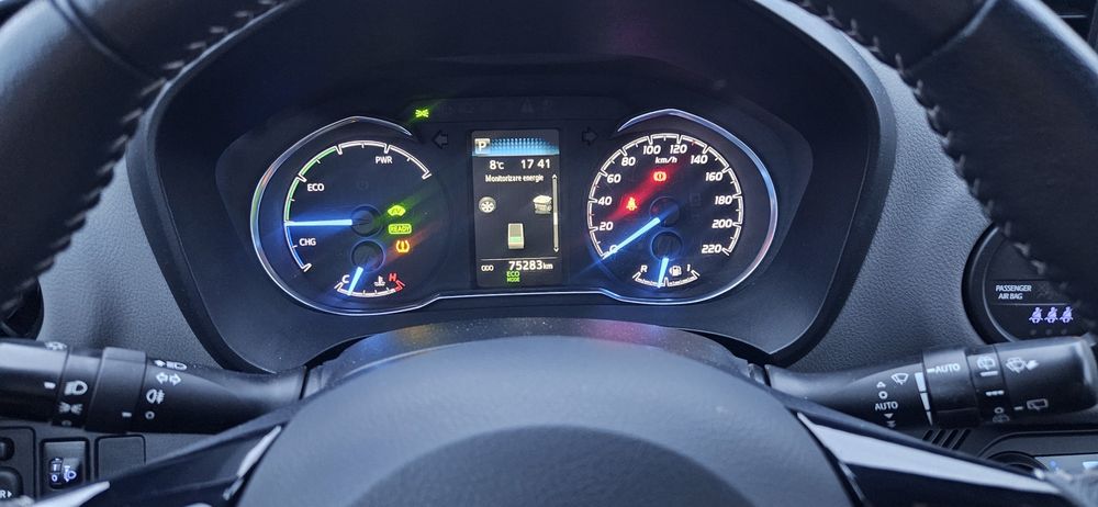 Toyota Yaris Hybrid, fără accidente, în garanție, înmatriculată