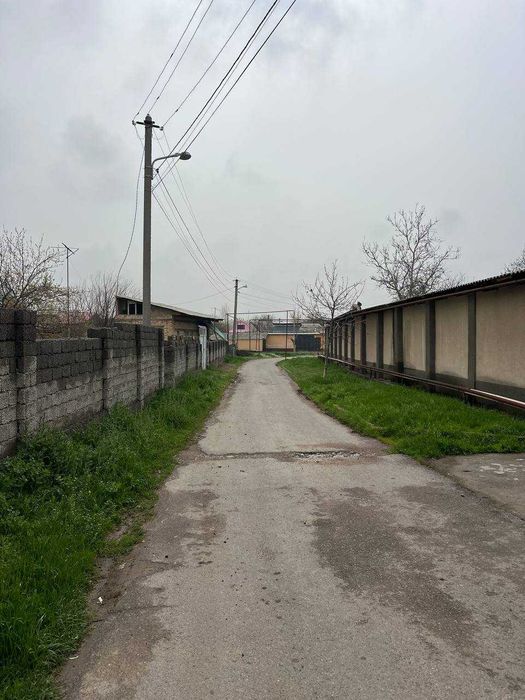 Ер участкаси 24,5 соток. Соткаси 17000у.е Янги Узб тарафда.