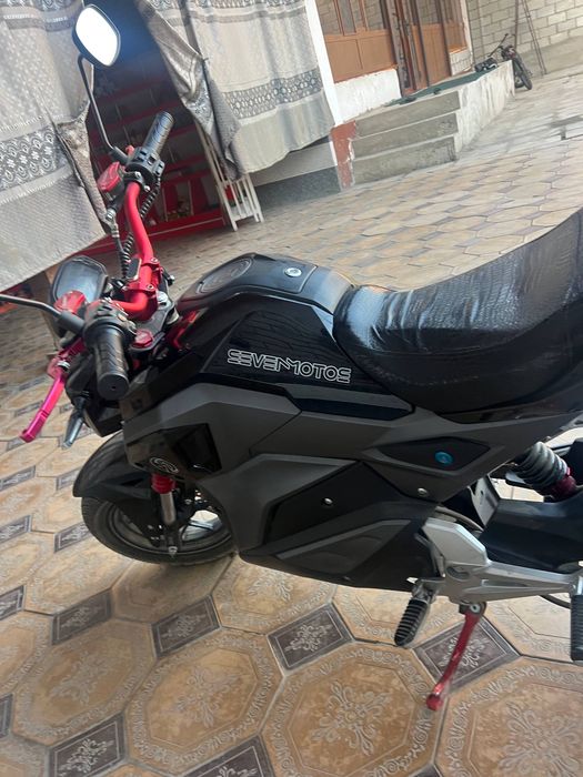 Skuter sotiladi narxini kelishamiz