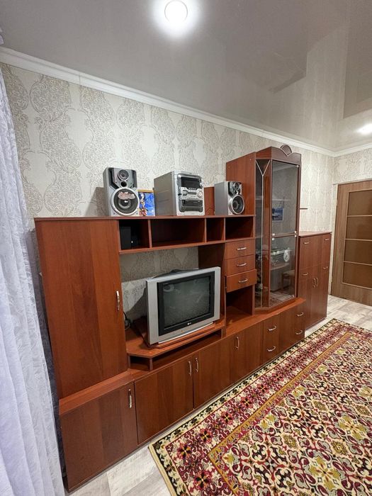 Продам шкаф-горку