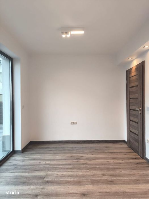 Vand apartament 3 camere cu gradina mare