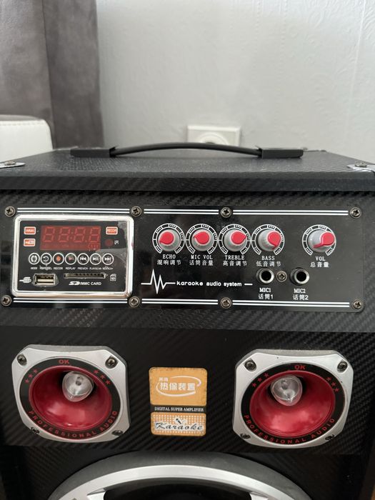 Тонколона с микрофон