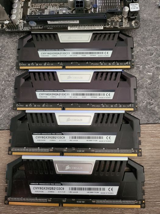 Две кутии, дъно, процесор, 6 плочки рам и захранване