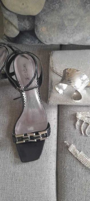 Sandale cu toc elegante pentru ocazii speciale