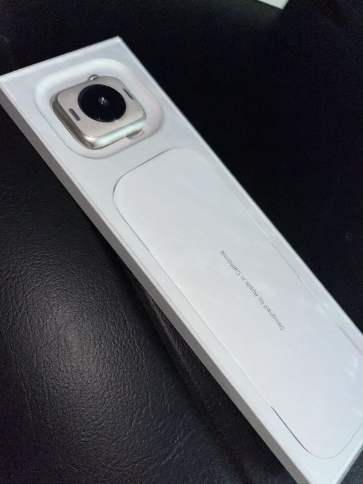 Продавам часовник Apple Watch SE3 40