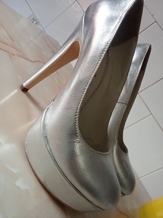 Vând Pantofi din piele naturala