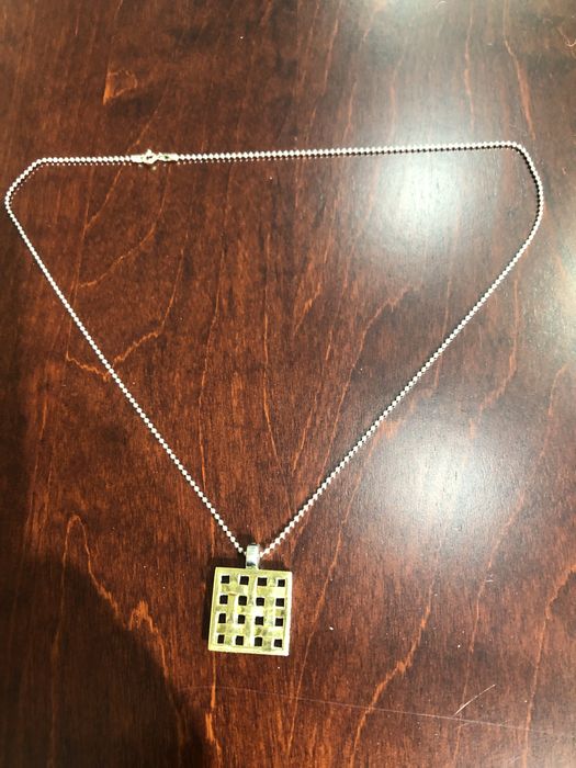 Продам золотую цепь с кулоном.