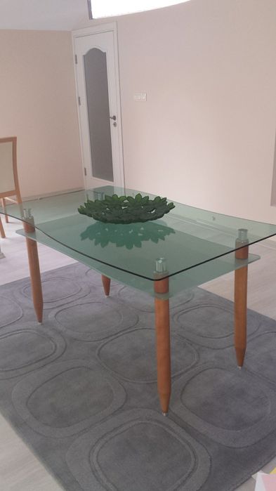 Трапезна маса и столове