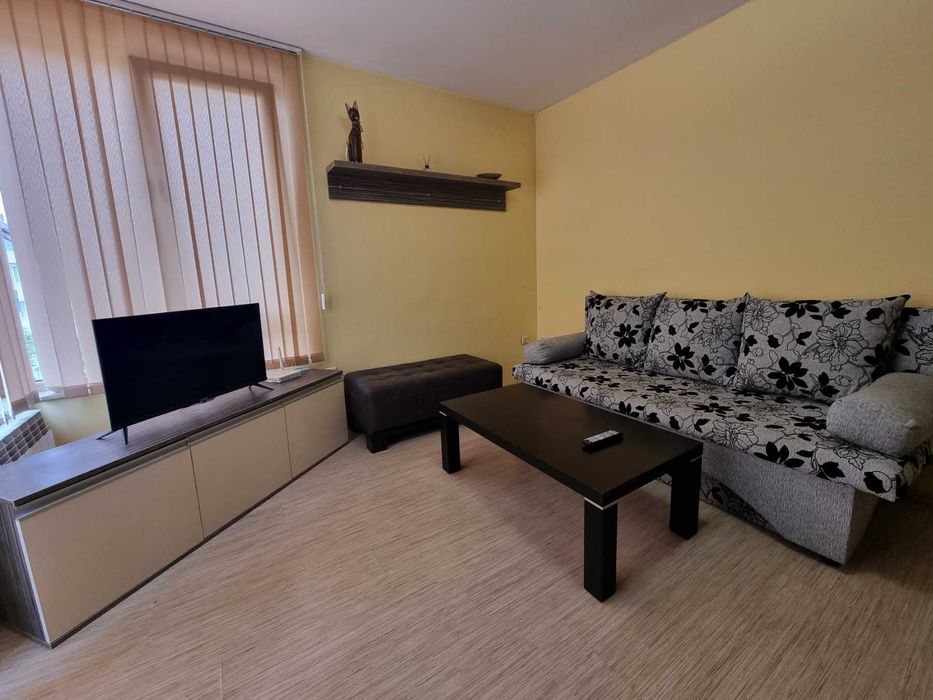 Дава се под наем Двустаен апартамент в Варна, Цветен квартал - 50 кв.м за 498.27 € - Снимка #2