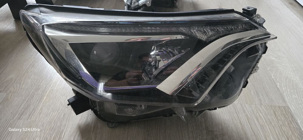 Far stanga / dreapta toyota model dupa 2015