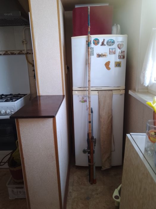 Удочки, спиннинг, сети и другие принадлежности для рыбалки