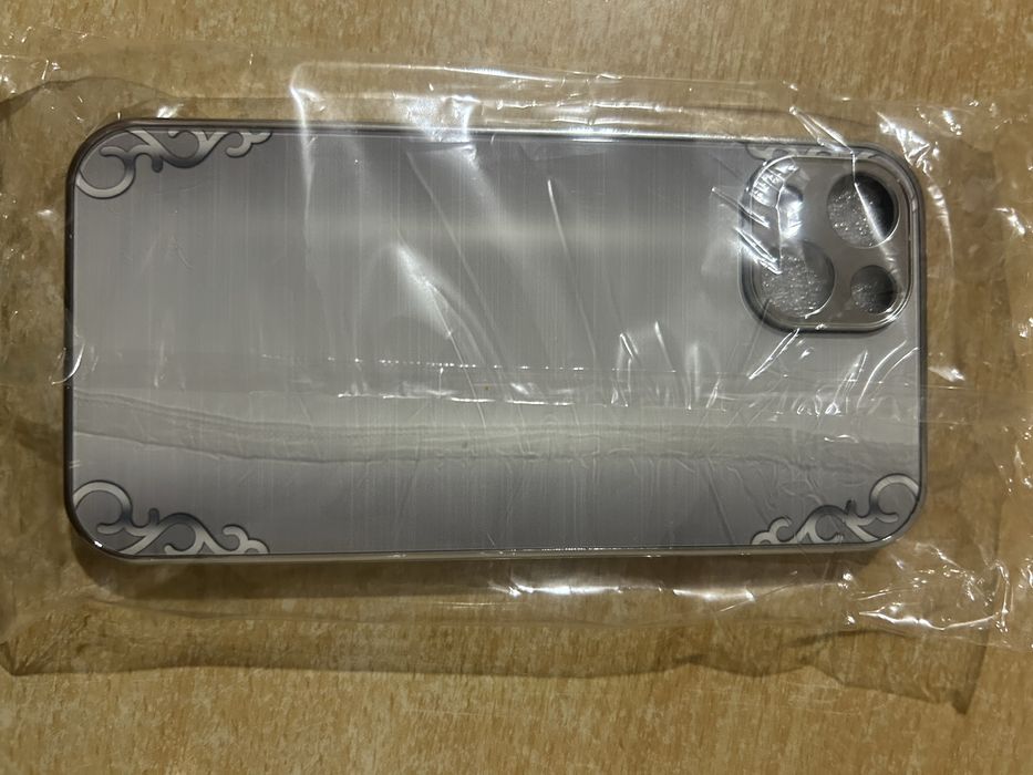 Чехлы на айфон 14