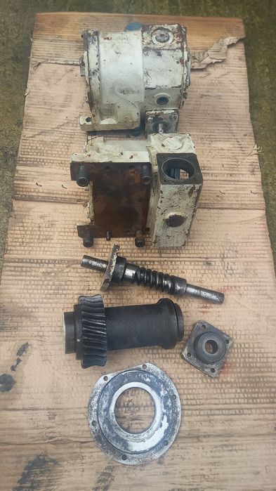 reductor raport 14 la 1 cu ax melcat și coroana