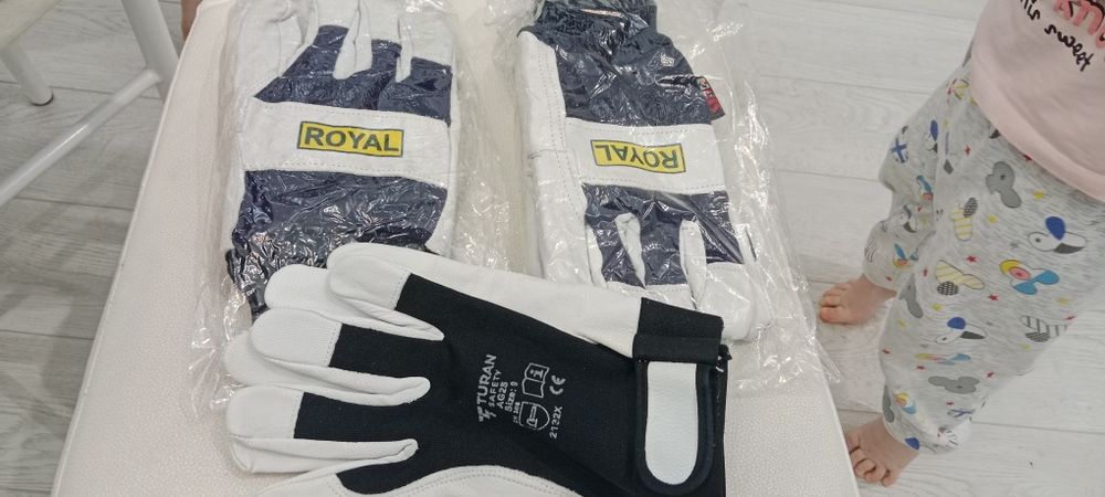 Продается спец перчатки