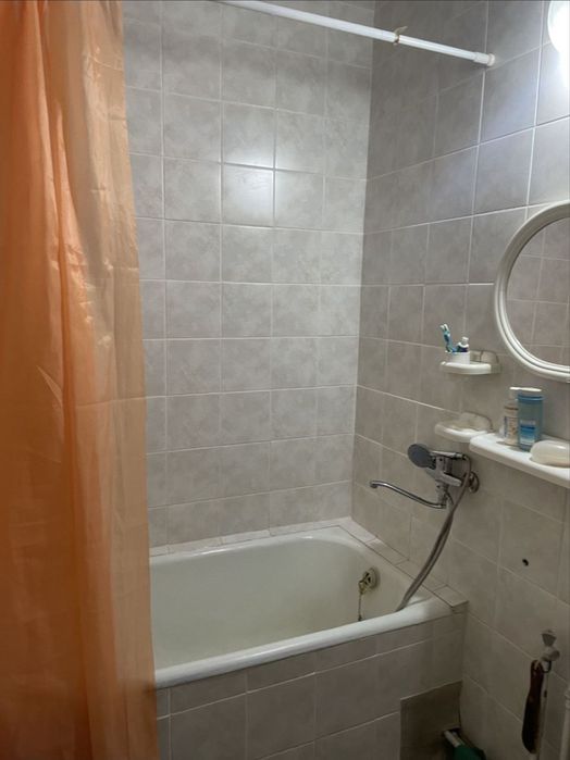 Каартира 2/5/5 Художники 50м2