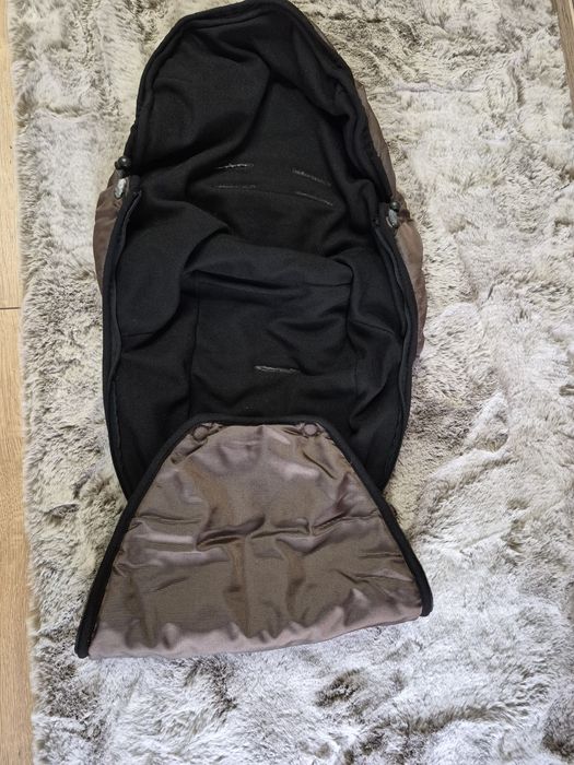 Зимно чувалче за количка Maxi Cosi. Без забележки.
Може да се закачи и