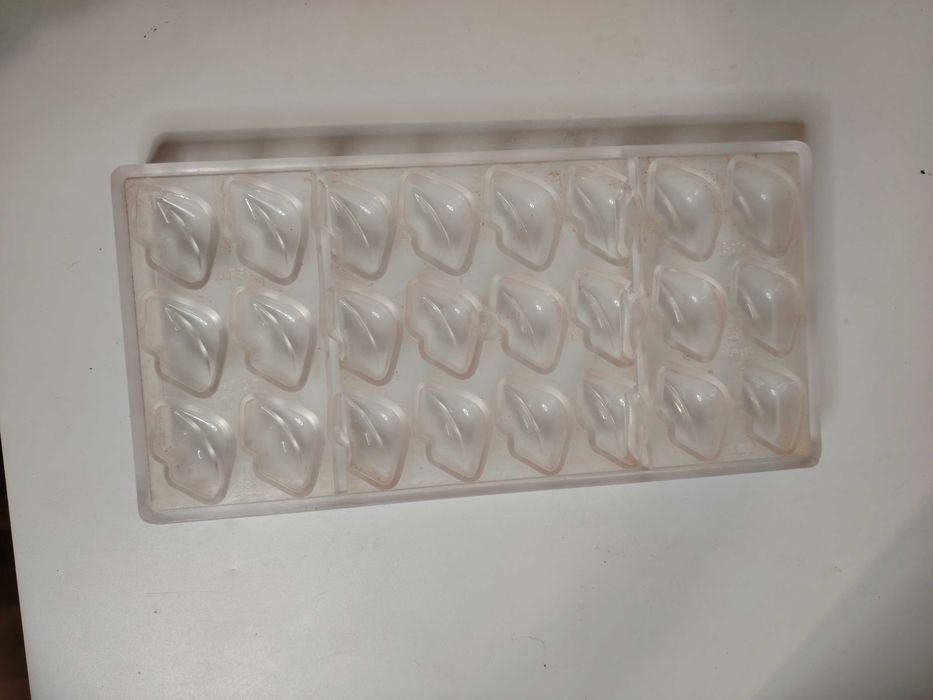 Поликарбонатни форми за шоколадови бонбони