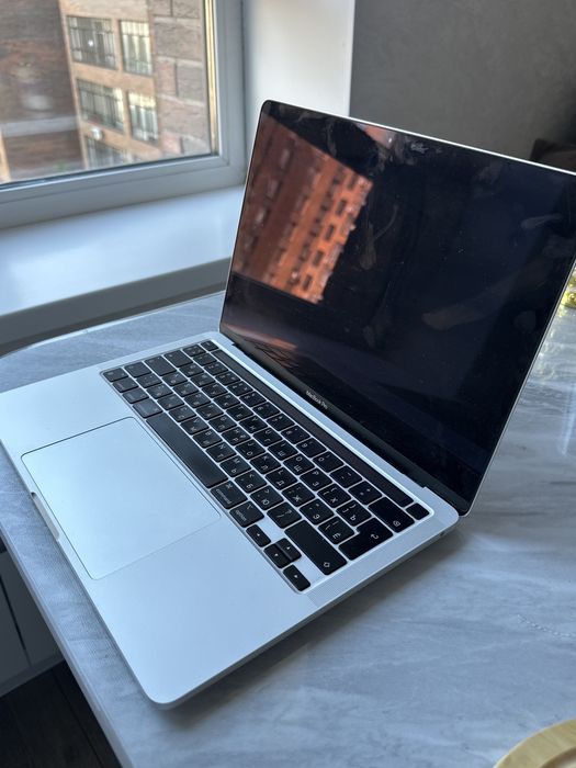 MacBook Pro M1 2020год 256гб 8гб