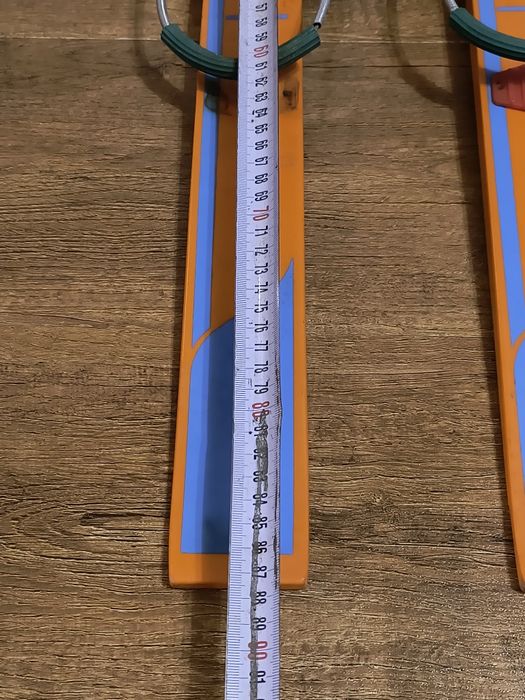 Детски ретро ски, произведени в Германия- 30 евро 
Дължина - 87 см
Бур